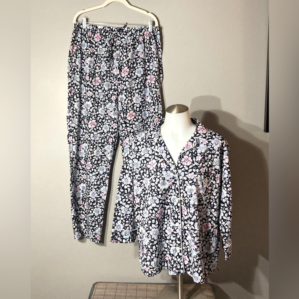 SOLD 🖤Lauren Ralph Lauren L
Pajama Pant Set 
Cotton blend, Floral 
Loungewear